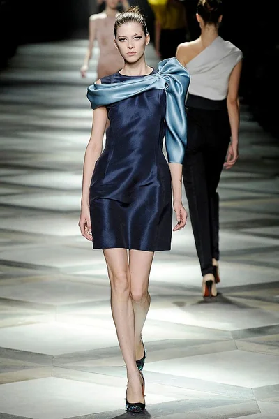 Look 3